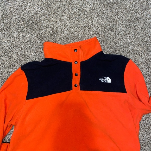 The North Face 1/4 Button Up Fleece - Picture 6 of 7